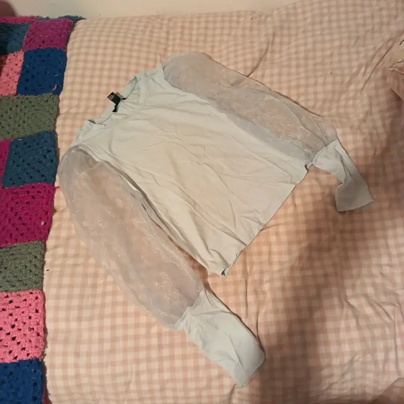 Blusa Forever 21 con mangas de encaje - 1