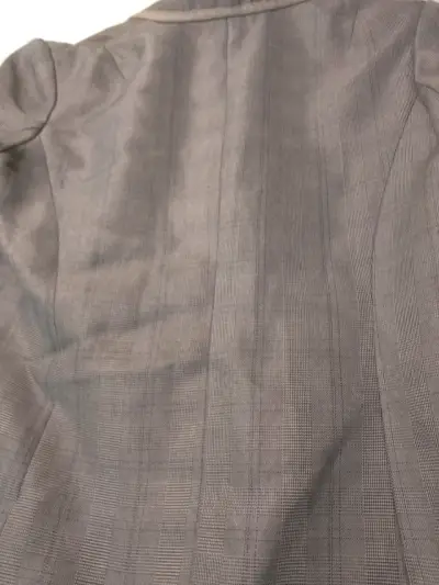 Blazer gris con bolsillos decorativos para mujer - miniatura 5