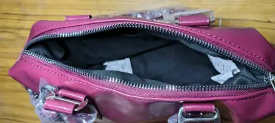 Bolso de mano burdeos con correa ajustable - miniatura 2