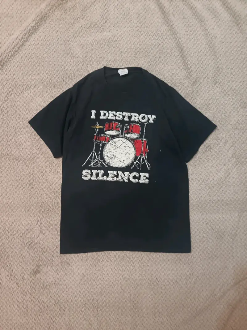 Polera negra con diseño