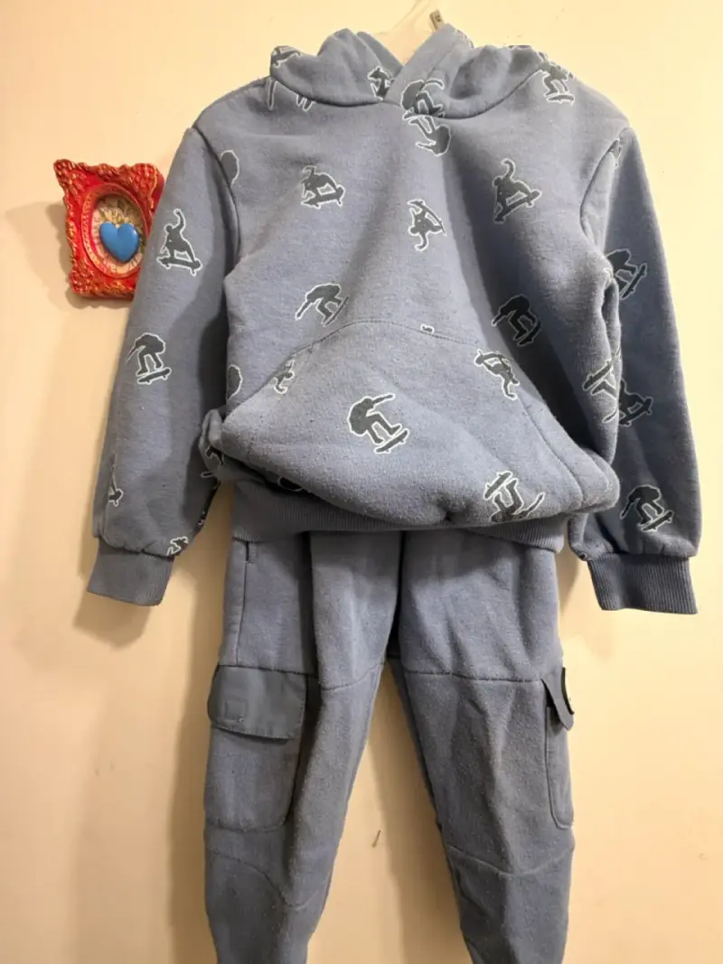 Conjunto de ropa infantil con sudadera y pantalón - 3