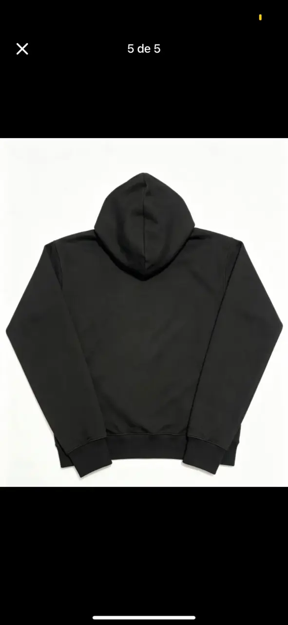 Polerón negro con capucha y diseño de calavera - 5