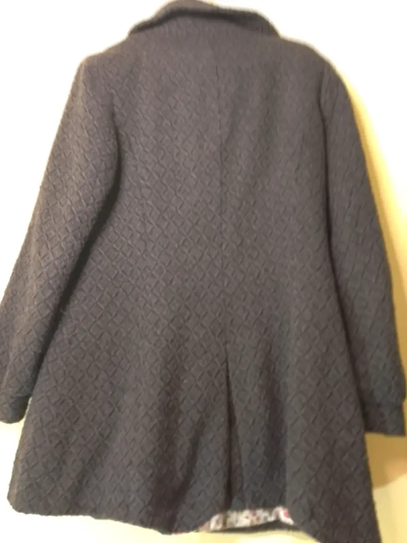 Abrigo de lana gris con diseño acolchado - 3