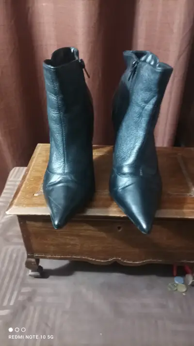Botines de cuero negro con tacón alto - miniatura 1