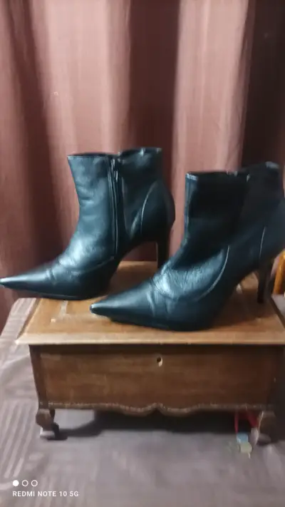 Botines de cuero negro con tacón alto - miniatura 2