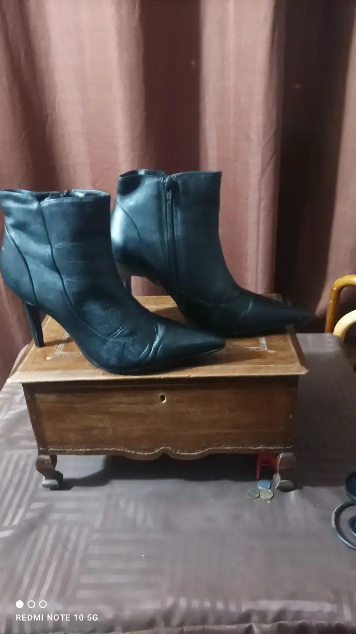 Botines de cuero negro con tacón alto - 4