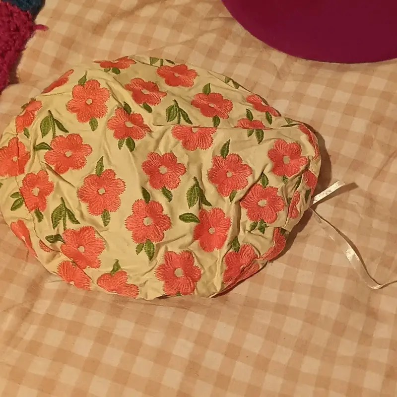 Boina de verano floral bordado