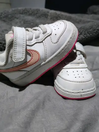 Zapatillas deportivas blancas para niñas Nike - miniatura 1