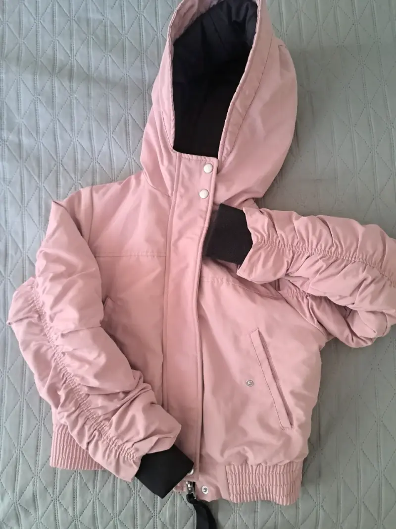 Chaqueta rosada con capucha para mujer talla 12 - 1