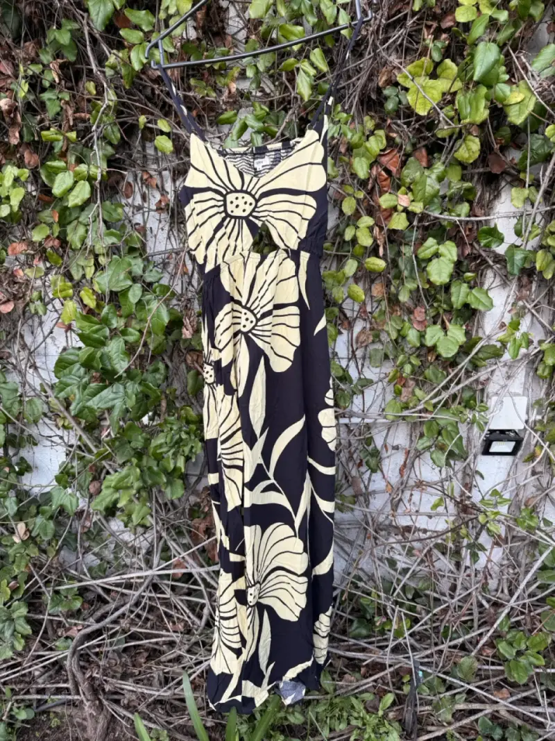 Vestido largo floral negro y beige - 1