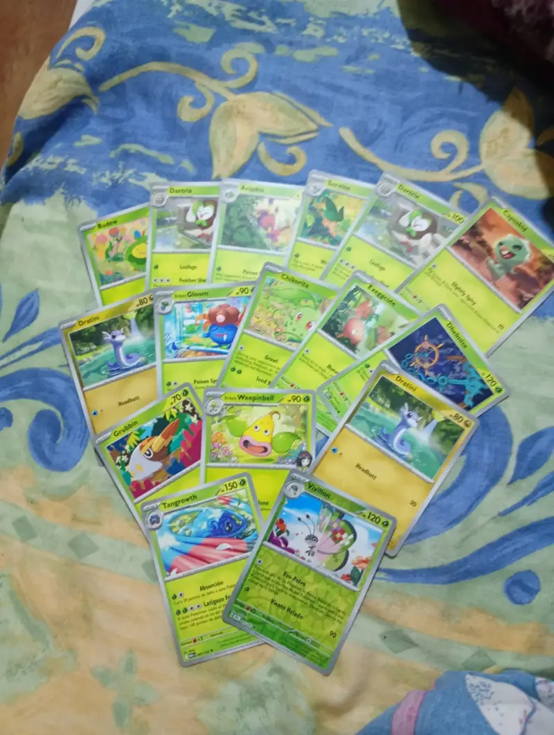 Colección de Cartas Pokémon Variadas - 2