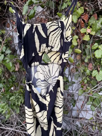 Vestido largo floral negro y beige - miniatura 4