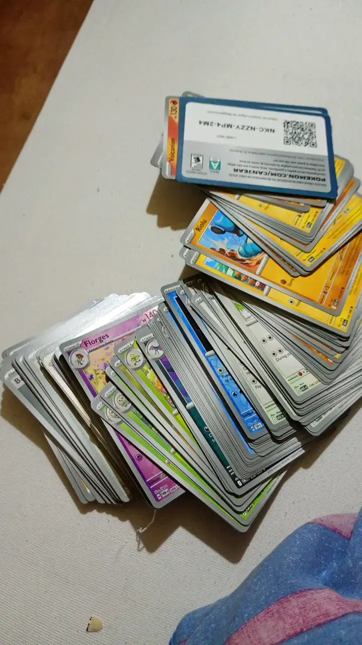 Colección de Cartas Pokémon Variadas - 6