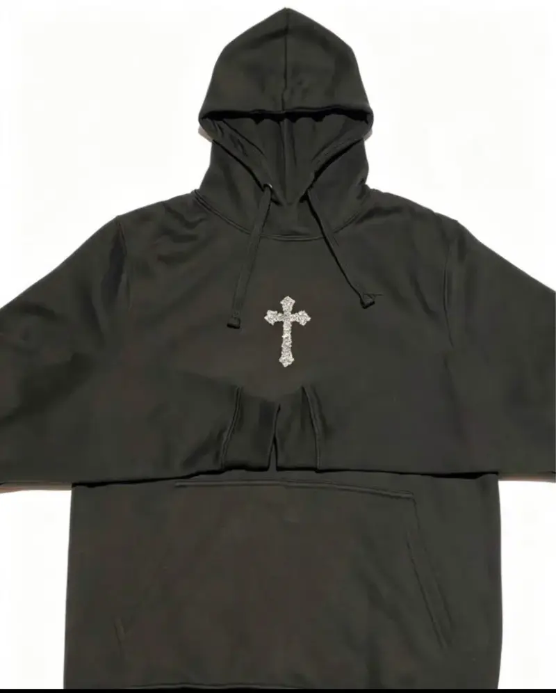 Polerón negro con diseño de cruz - 1
