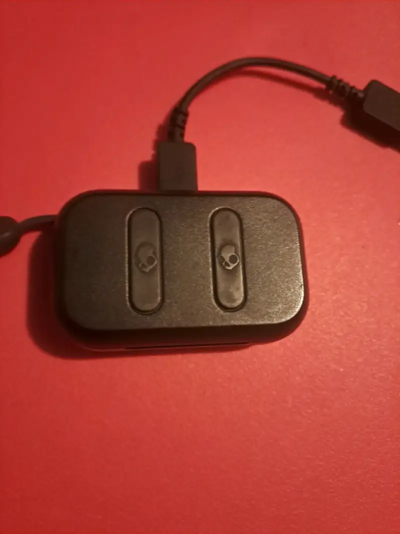 Audífonos inalámbricos Skullcandy con estuche de carga - 1