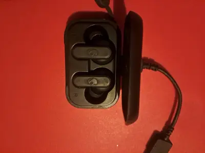 Audífonos inalámbricos Skullcandy con estuche de carga - miniatura 2