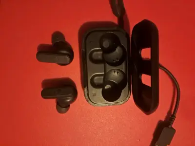 Audífonos inalámbricos Skullcandy con estuche de carga - miniatura 3