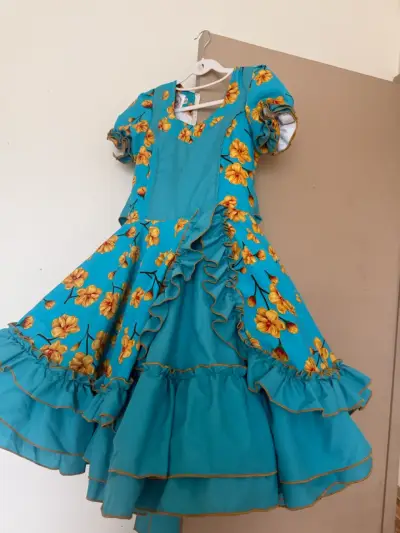 Vestido folclórico azul con flores amarillas - miniatura 1