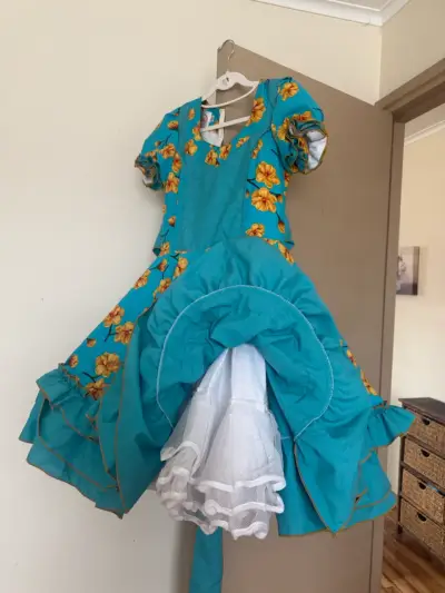 Vestido folclórico azul con flores amarillas - miniatura 2