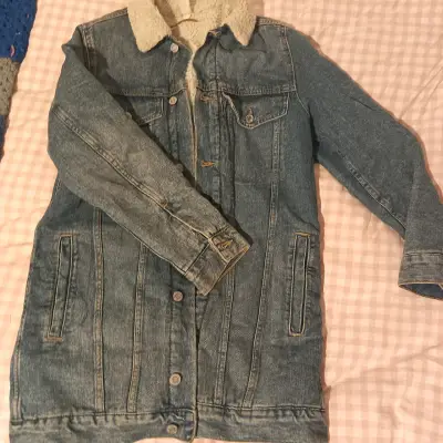 Chaqueta de mezclilla con forro de borrego para mujer - miniatura 3