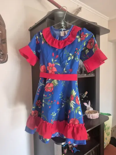 Vestido tradicional chileno con estampado floral - miniatura 3