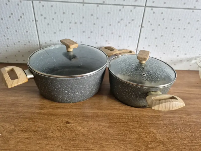 Juego de ollas de granito con tapas de vidrio