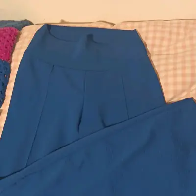 Pantalones azules de mujer elegantes - miniatura 2