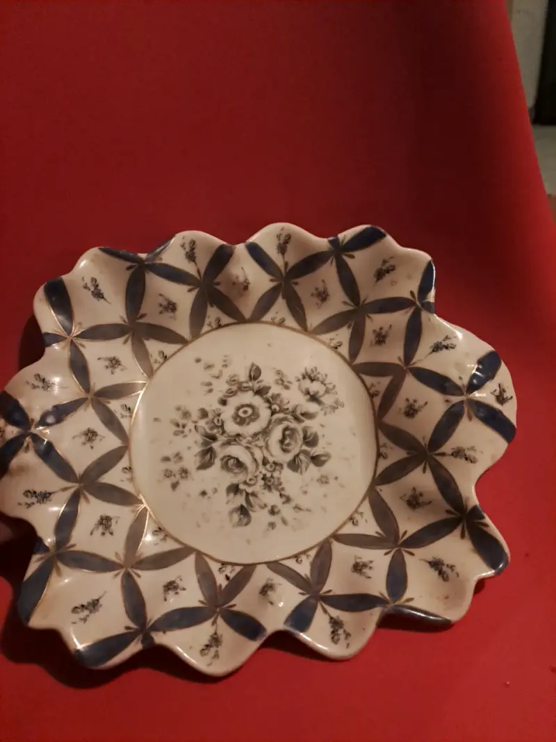 Plato decorativo de cerámica con diseño floral - 3