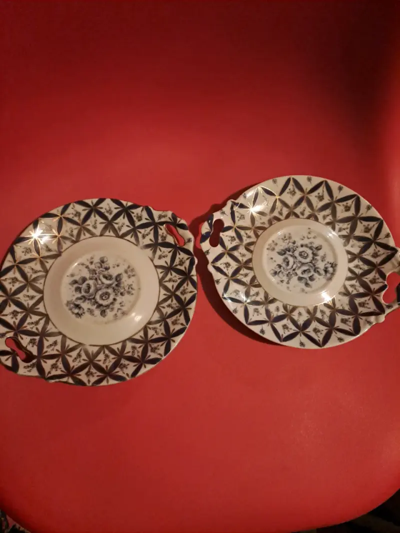 Platos decorativos de cerámica con diseño floral - 1