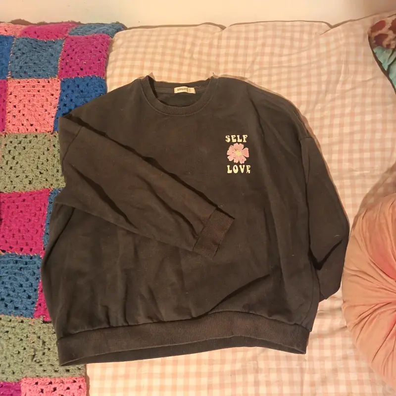 Polerón oversize con estampado floral y mensaje - 2