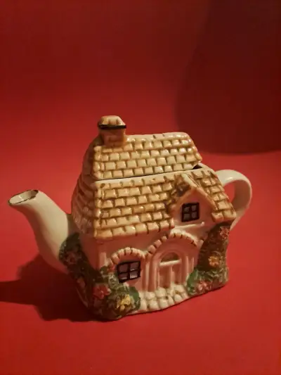 Tetera de cerámica en forma de casa vintage - miniatura 2