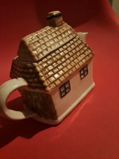 Tetera de cerámica en forma de casa vintage - miniatura 4
