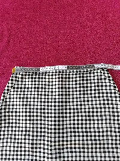 Falda corta a cuadrille blanco y negro - miniatura 2