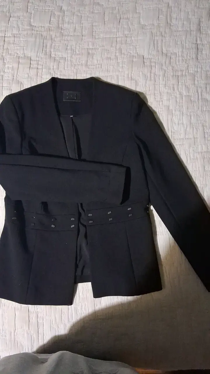 Blazer negro elegante para mujer