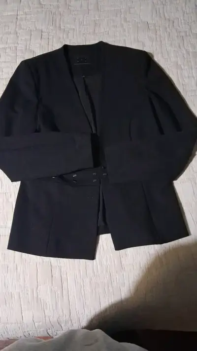 Blazer negro elegante para mujer - miniatura 2