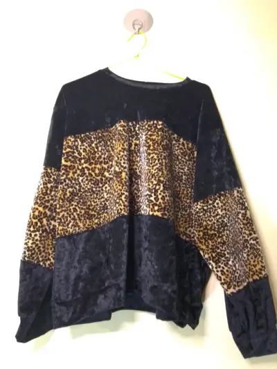Suéter de terciopelo con estampado animal print - miniatura 1