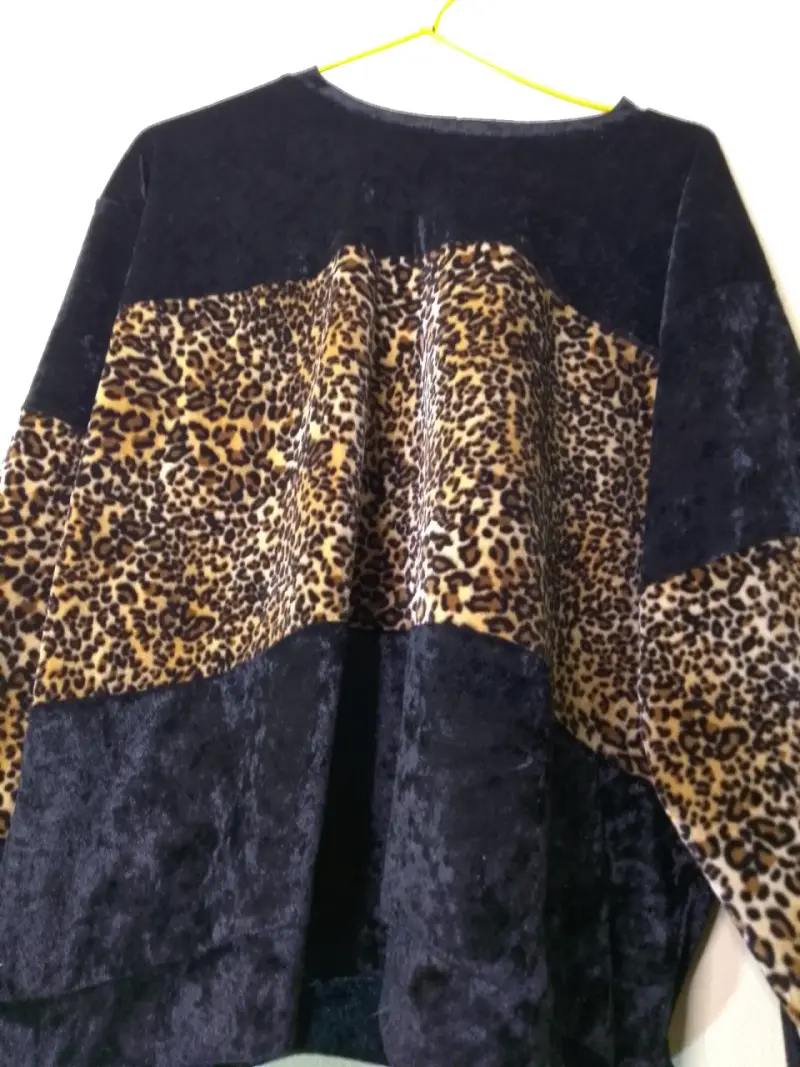Suéter de terciopelo con estampado animal print - 2