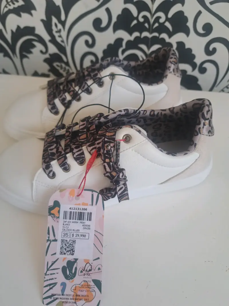 Zapatillas blancas con diseño animal print para mujer - 1