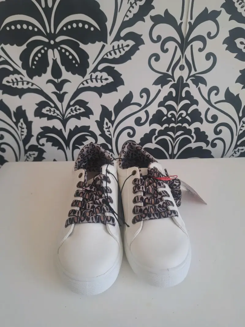 Zapatillas blancas con diseño animal print para mujer - 3