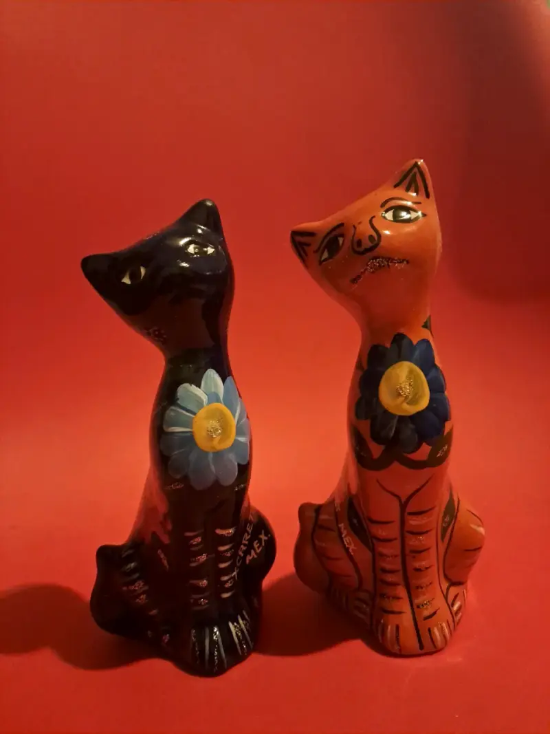 Figuras de gatos de cerámica pintadas a mano - 1