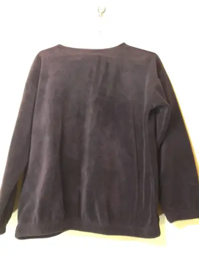 Polerón negro con logo TikTok de lentejuelas - miniatura 3