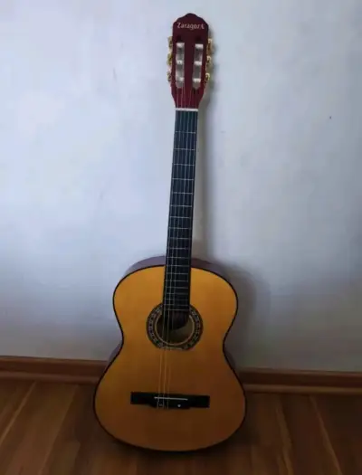 Guitarra clásica Zaragoza en muy buen estado - miniatura 1