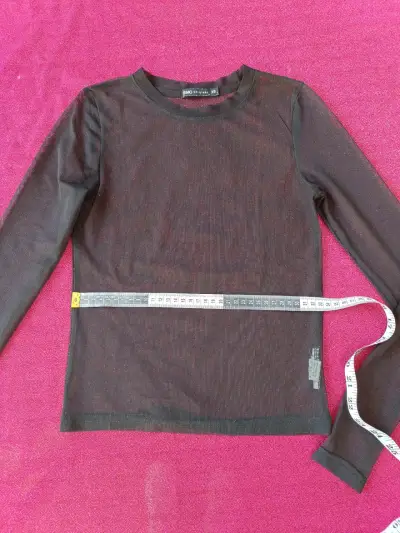 Polera de malla negra para mujer - miniatura 3