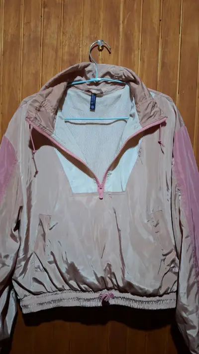 Cortaviento rosa para mujer con medio cierre - miniatura 4