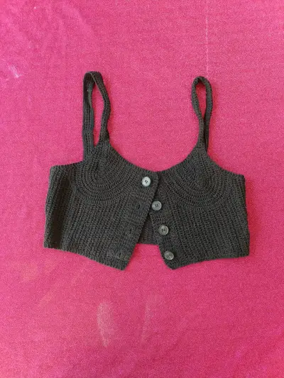 Top tejido negro con botones - miniatura 1