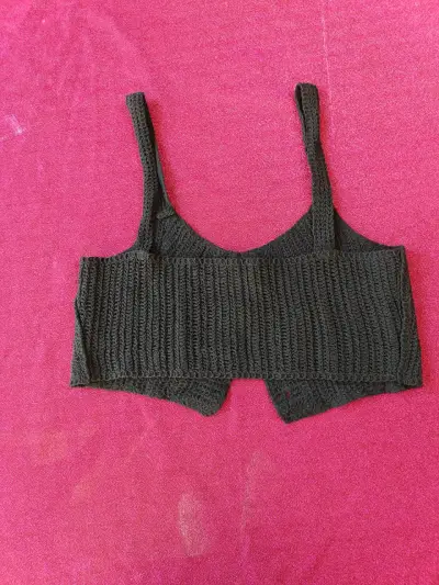 Top tejido negro con botones - miniatura 4