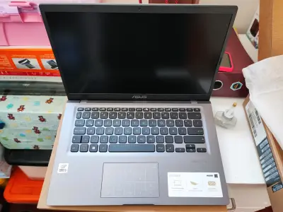Notebook ASUS VivoBook Intel i5 12GB RAM - miniatura 2