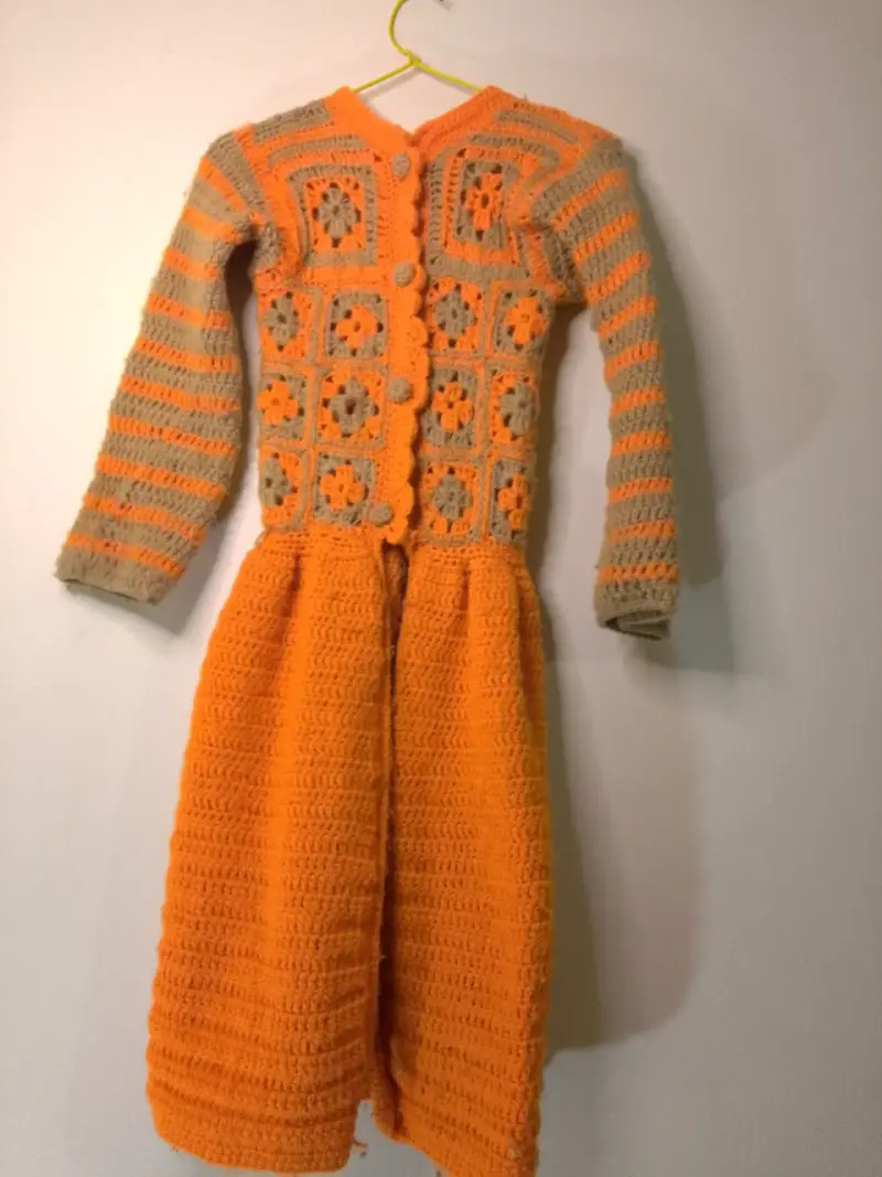 Abrigo de crochet para niña en tonos naranjas - 1