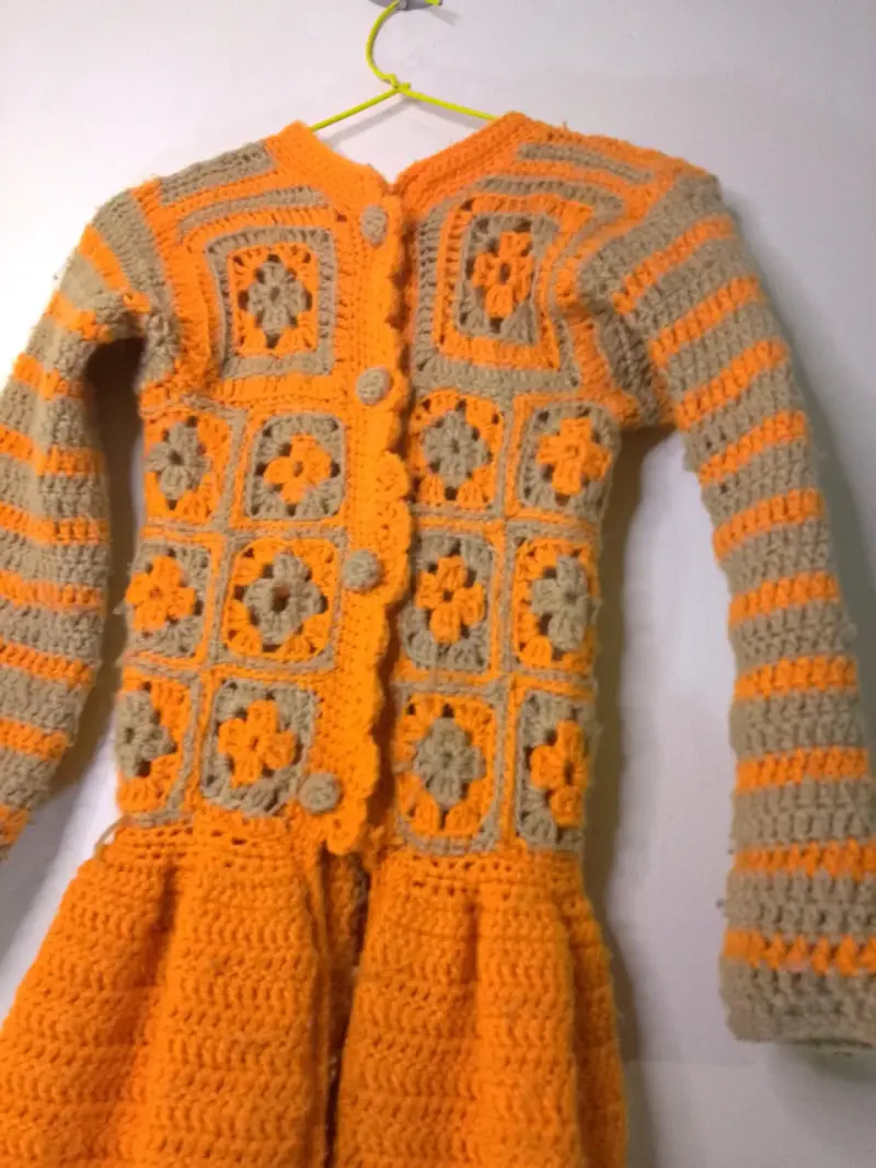 Abrigo de crochet para niña en tonos naranjas - 2