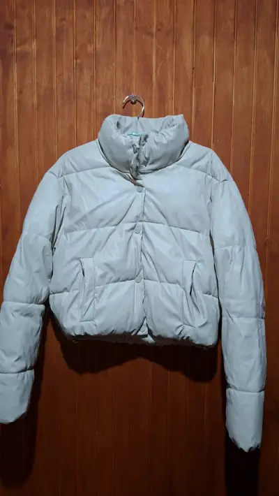 Chaqueta puffa ecocuero beige para mujer - miniatura 1